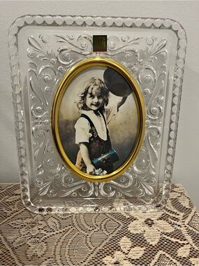 Picture Frame Crystal with Gold Oval Accent 5 x 7 inches